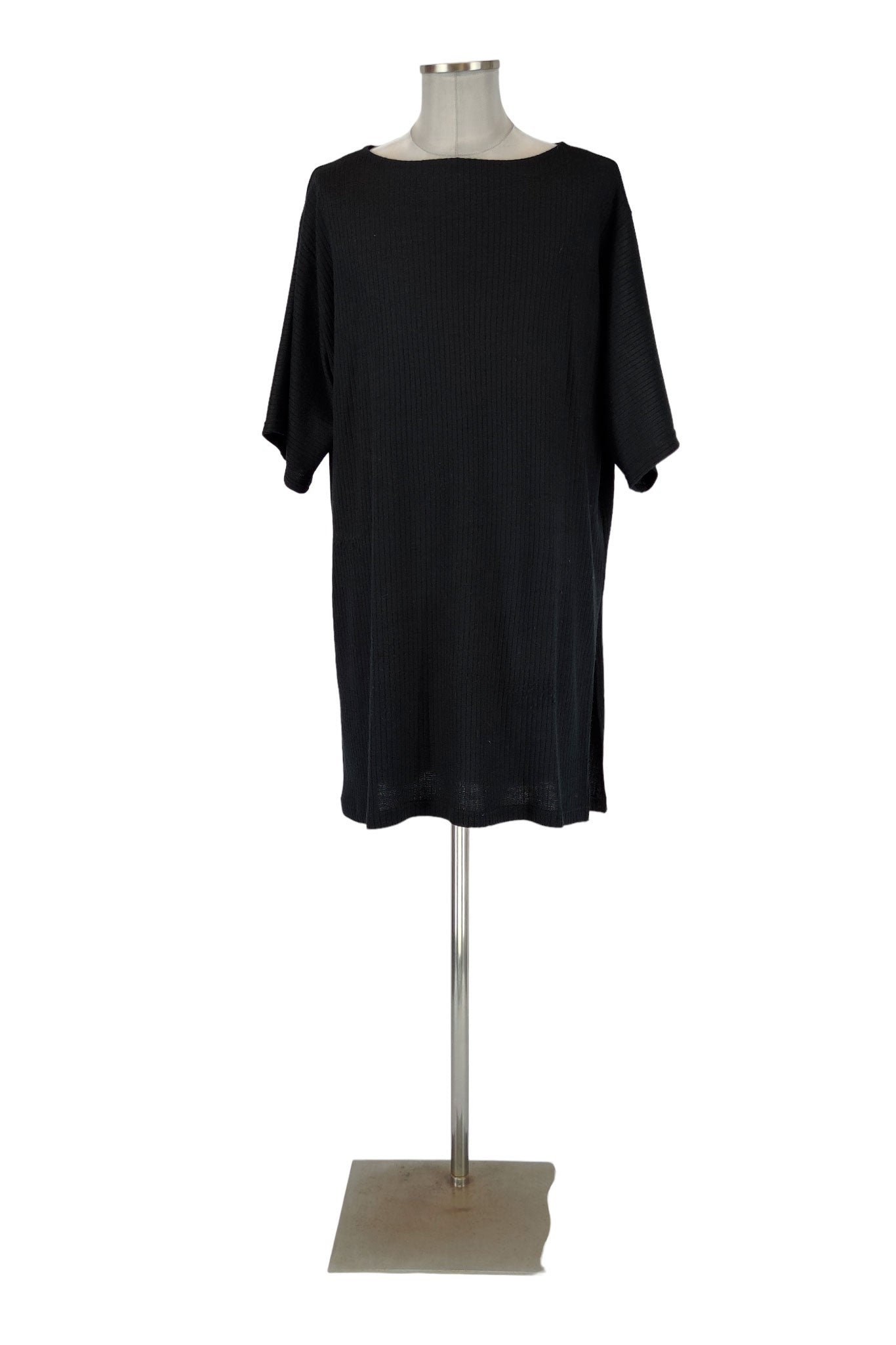 Noleggio completo nero uomo con mantello, pantalone e casacca ###