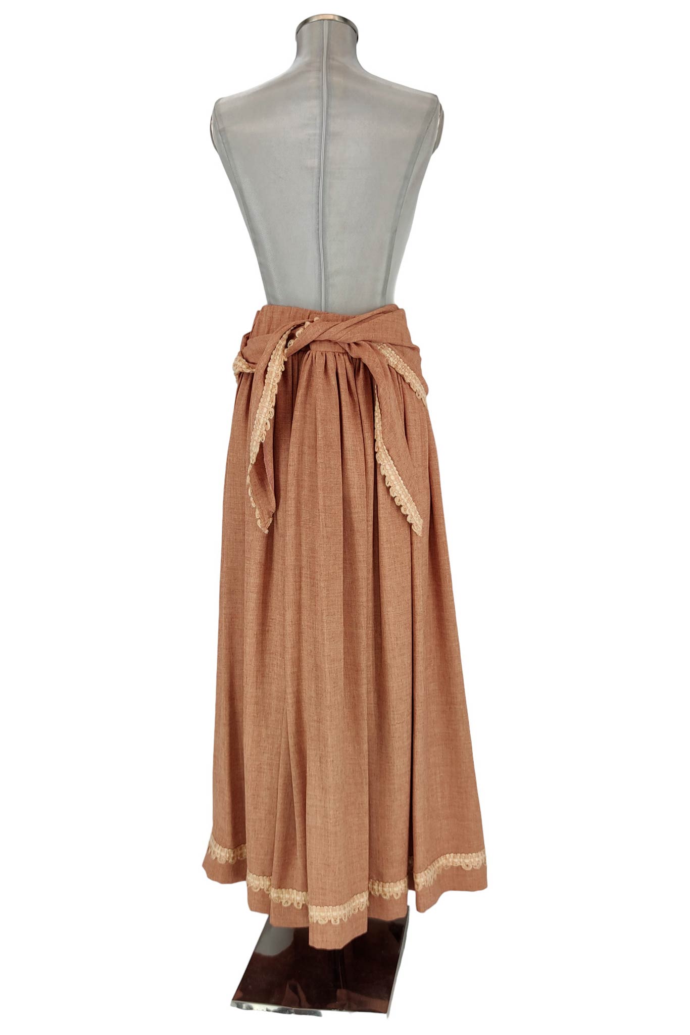 Noleggio gonna donna domestica marrone con passamaneria vintage