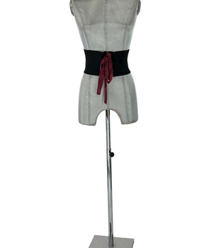 noleggio-corsetto-donna-nero-seta-borgogna_1