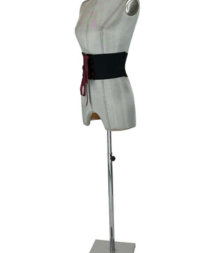 noleggio-corsetto-donna-nero-seta-borgogna_2