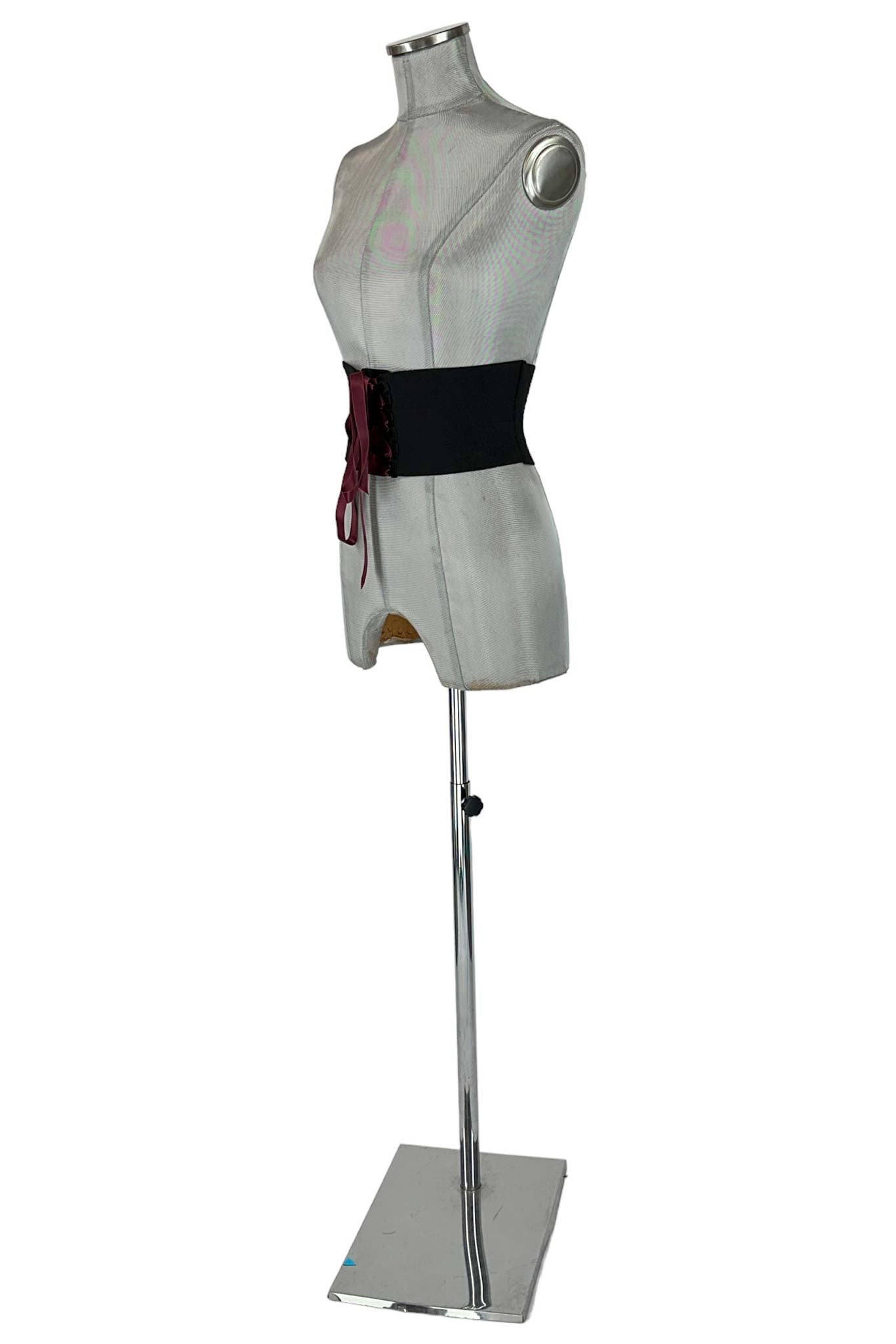 noleggio-corsetto-donna-nero-seta-borgogna_2