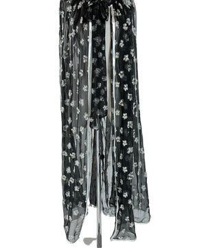 noleggio-mantella-elegante-donna-ricami-floreali-nera_1