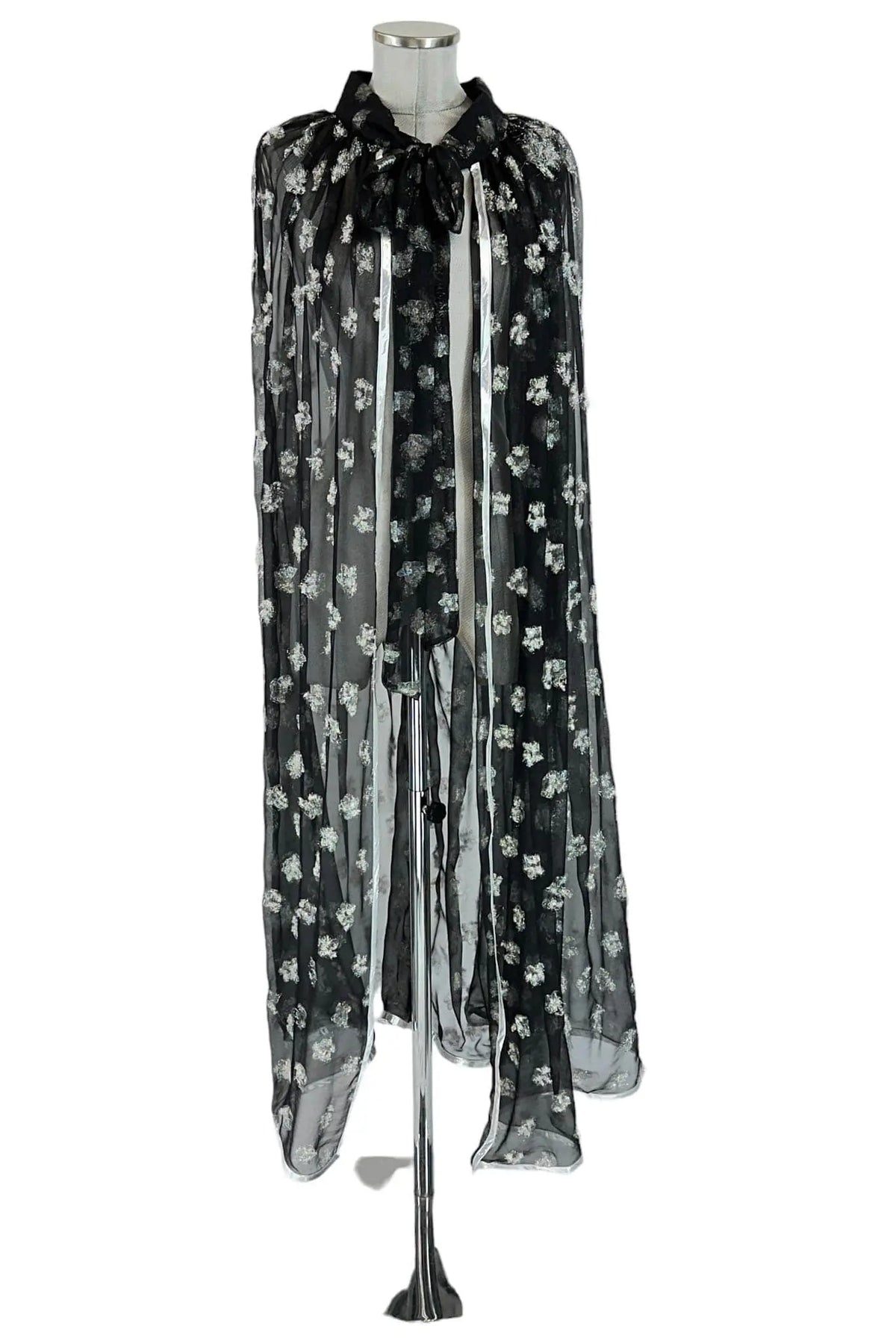 noleggio-mantella-elegante-donna-ricami-floreali-nera_1
