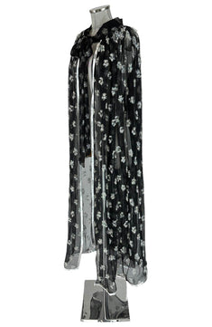 noleggio-mantella-elegante-donna-ricami-floreali-nera_2