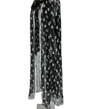 noleggio-mantella-elegante-donna-ricami-floreali-nera_2