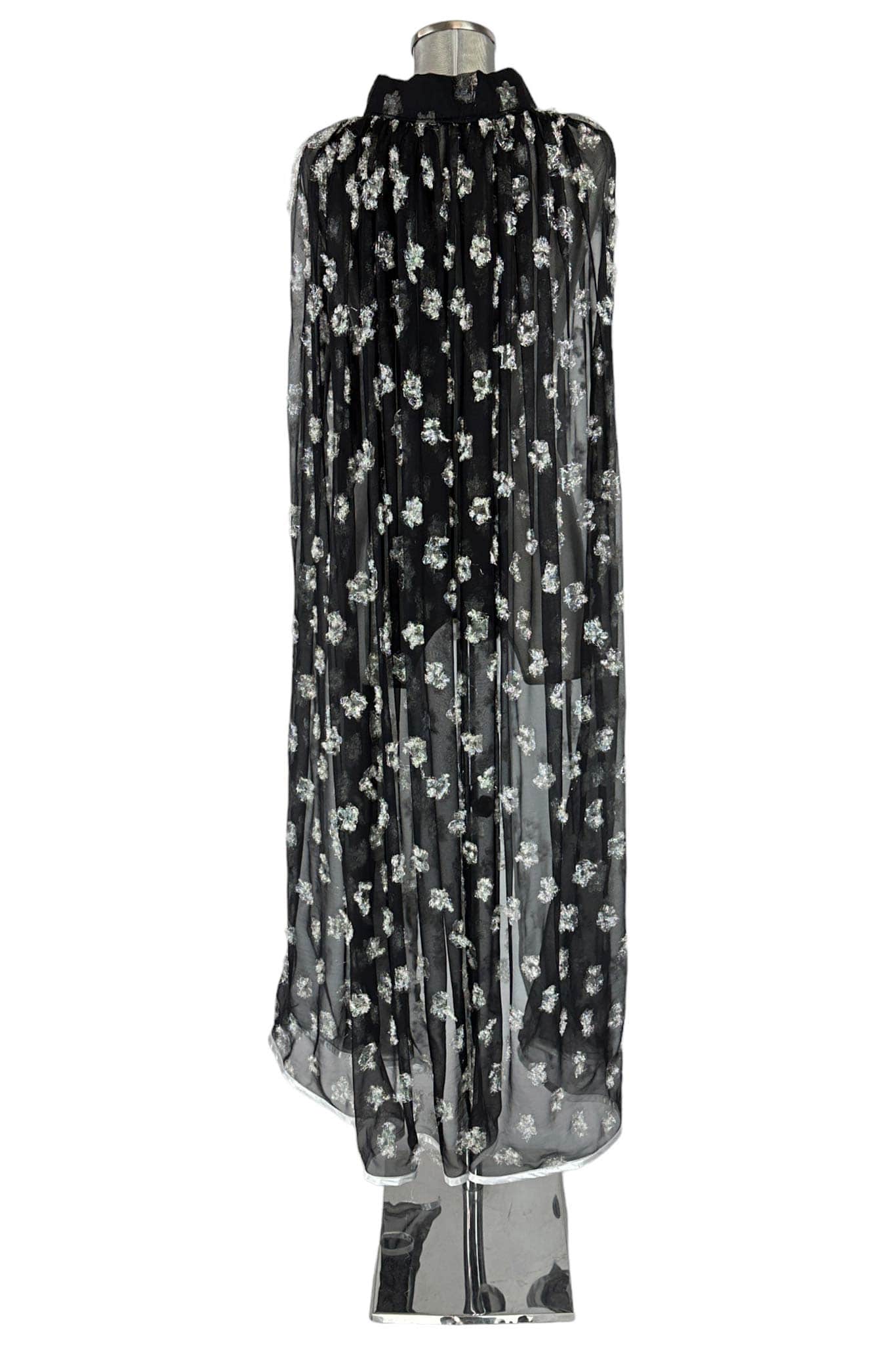 noleggio-mantella-elegante-donna-ricami-floreali-nera_3