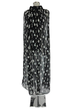 noleggio-mantella-elegante-donna-ricami-floreali-nera_3