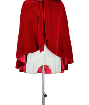 noleggio-mantello-donna-velluto-rosso-cappuccio_2