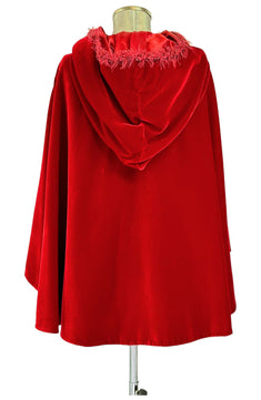 Noleggio Mantello donna in Velluto Rosso con Cappuccio