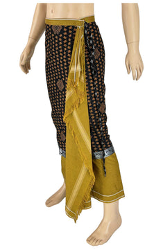 Noleggio Abito Tradizionale uomo Indonesiano con Sarong e Copricapo