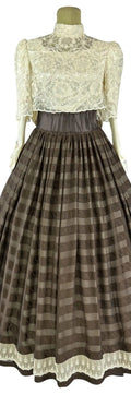 Noleggio Abito donna vintage con corpetto in pizzo e gonna a righe