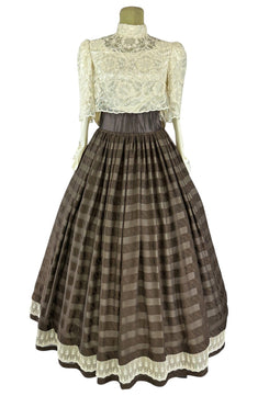 Noleggio Abito donna vintage con corpetto in pizzo e gonna a righe