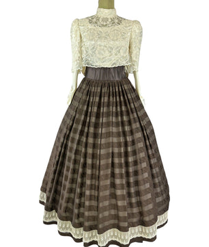 Noleggio Abito donna vintage con corpetto in pizzo e gonna a righe