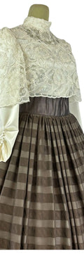 Noleggio Abito donna vintage con corpetto in pizzo e gonna a righe