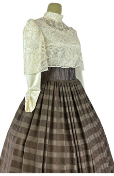 Noleggio Abito donna vintage con corpetto in pizzo e gonna a righe