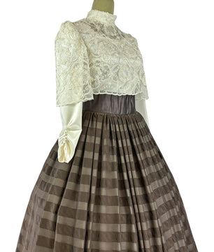 Noleggio Abito donna vintage con corpetto in pizzo e gonna a righe