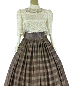 Noleggio Abito donna vintage con corpetto in pizzo e gonna a righe