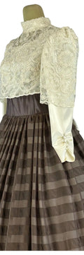 Noleggio Abito donna vintage con corpetto in pizzo e gonna a righe