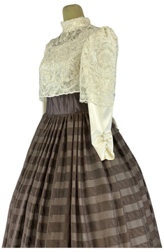 Noleggio Abito donna vintage con corpetto in pizzo e gonna a righe