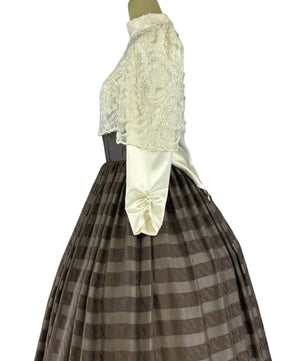 Noleggio Abito donna vintage con corpetto in pizzo e gonna a righe