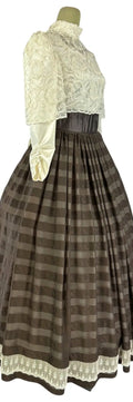 Noleggio Abito donna vintage con corpetto in pizzo e gonna a righe