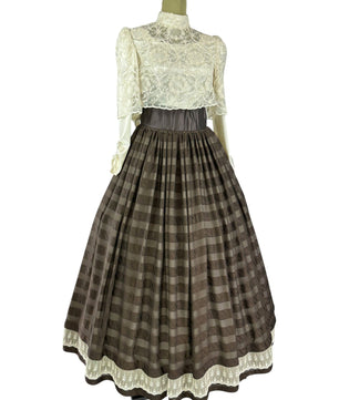 Noleggio Abito donna vintage con corpetto in pizzo e gonna a righe