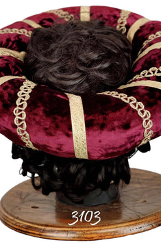 Noleggio copricapo medievale ricamato in velluto per eventi storici donna