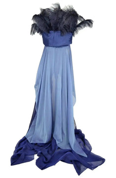 Noleggio abito elegante donna blu con piume e strascico-carnevale