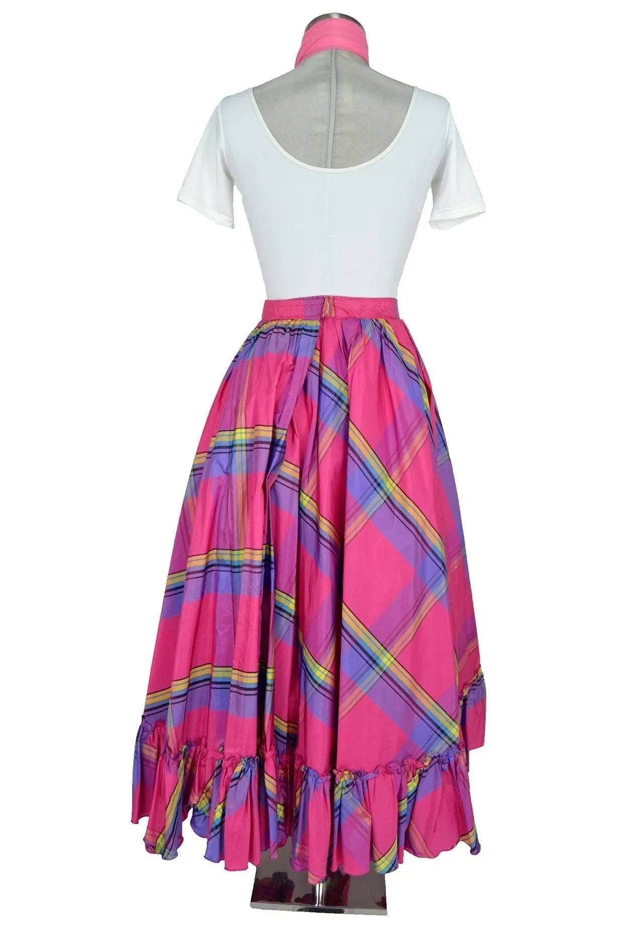 Noleggio abito donna country con gonna scozzese rosa