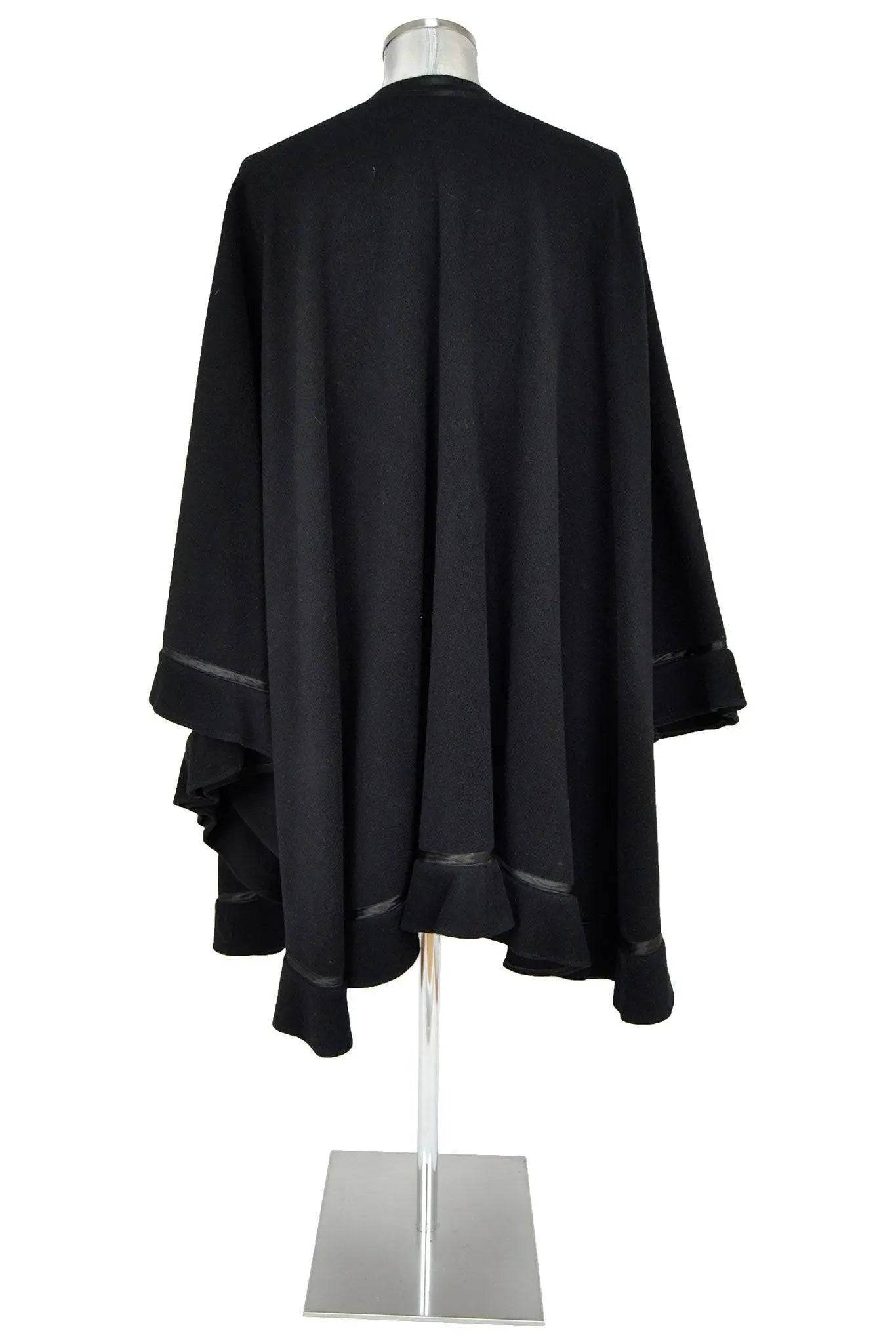 Mantella donna del ceto medio per serata chic