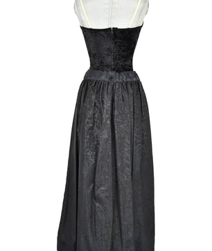 Noleggio abito donna in stile Gothic dell'800 per feste di Carnevale -