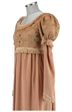 Noleggio abito donna in stile medievale per una Giulietta rosa antico con ricami - storico