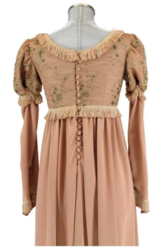Noleggio abito donna in stile medievale per una Giulietta rosa antico con ricami - storico