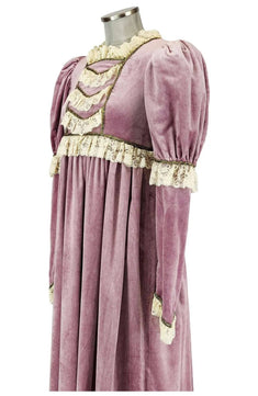 Noleggio abito donna Rinascimento - Giulietta- in velluto latte e vino - storico