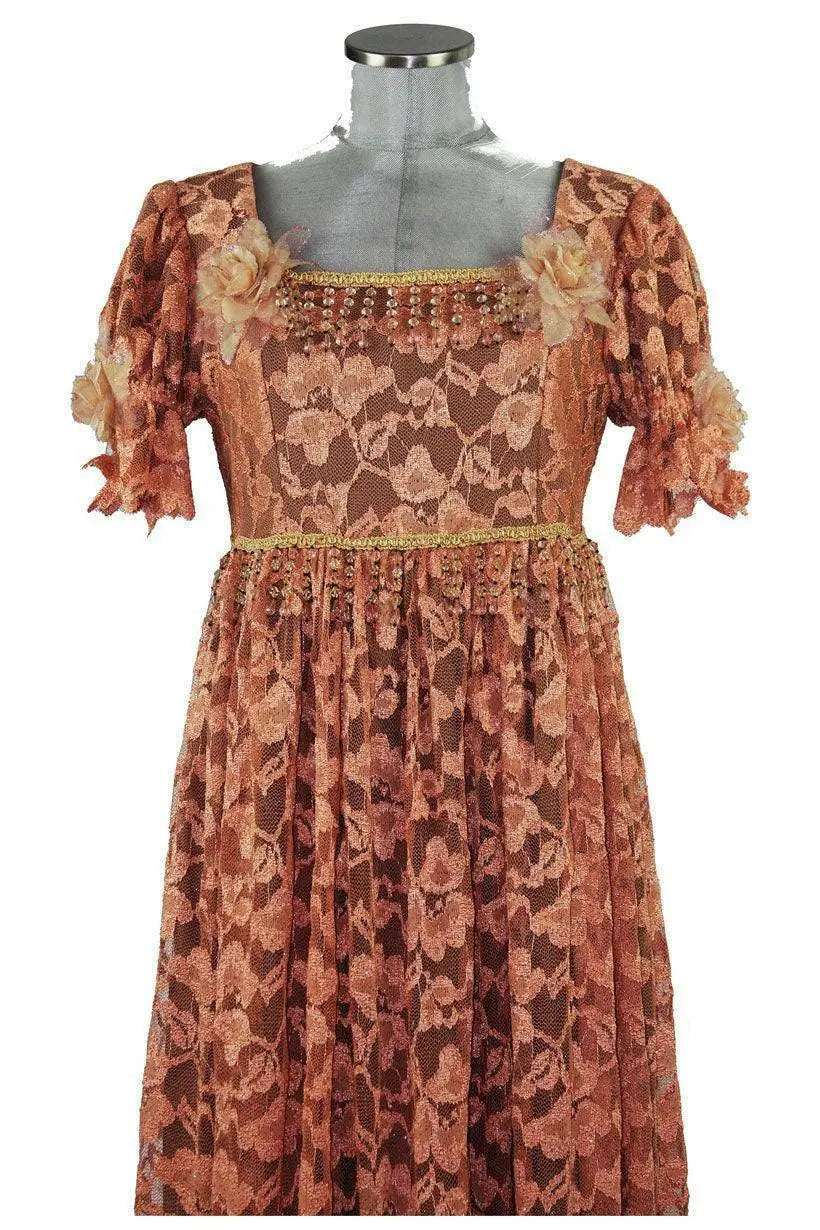 Noleggio abito storico Donna Regency con dettaglio di scollatura dorata e vita Impero