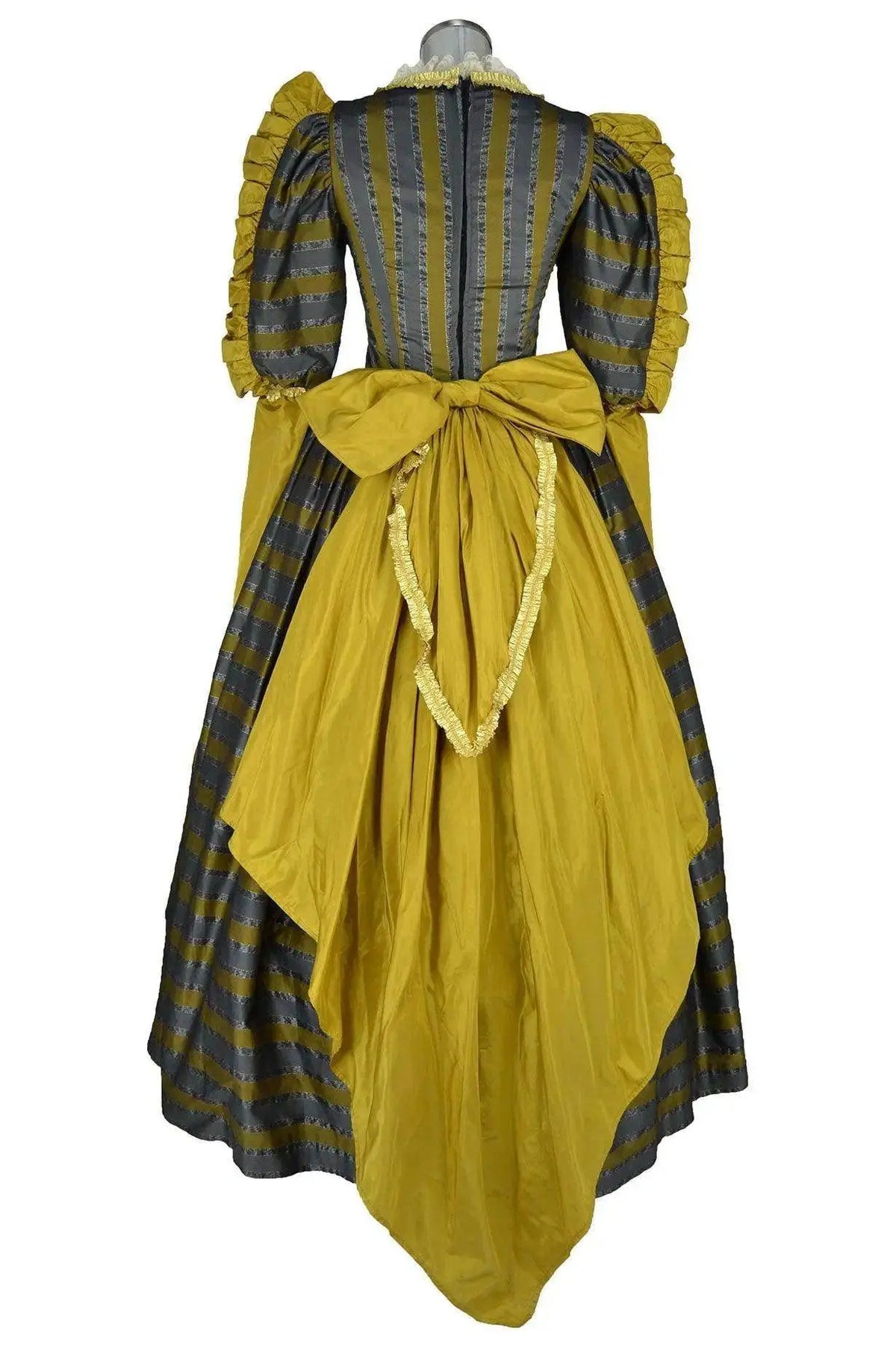 Noleggio abito storico Donna da nobildonna Settecento, vista posteriore con grande fiocco giallo ocra e panneggio decorativo