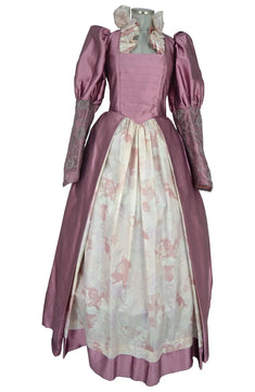 Noleggio abito storico Donna Regency inglese primo Ottocento malva e avorio, vista frontale con vita alta e grembiule decorativo