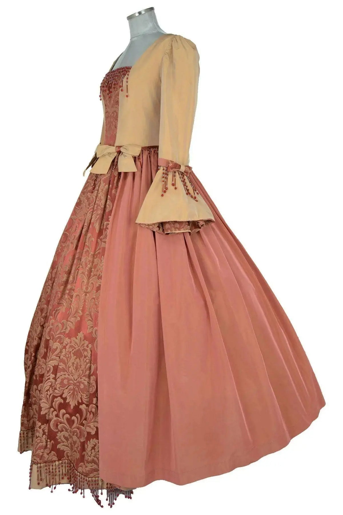 Noleggio abito storico donna rococò veneziano rosa antico con gonna a pieghe e fiocco laterale, vista laterale