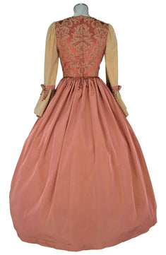 Noleggio abito storico donna rococò veneziano rosa antico con corpino ornato e gonna ampia, vista posteriore