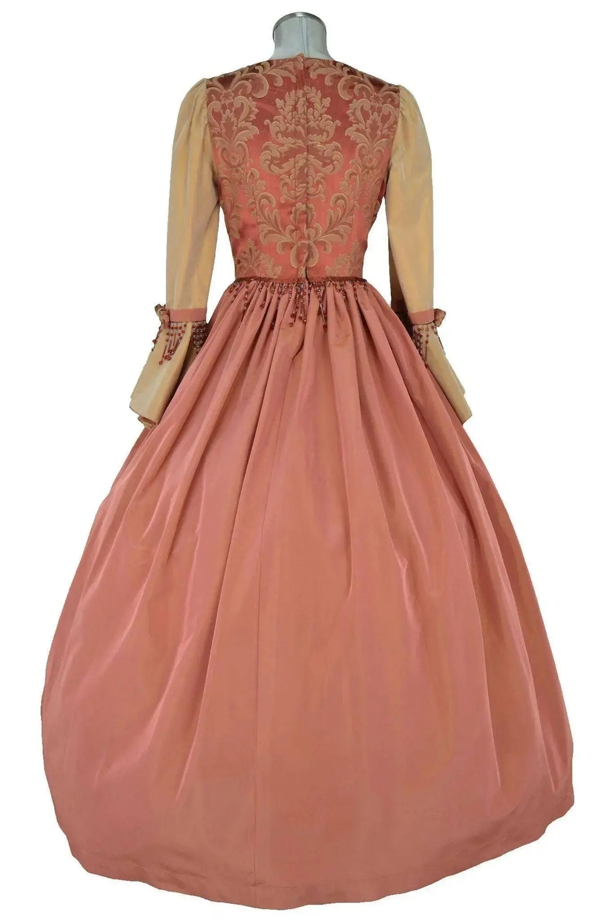 Noleggio abito storico donna rococò veneziano rosa antico con corpino ornato e gonna ampia, vista posteriore