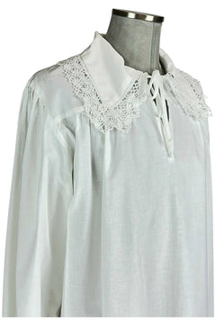 Noleggio camicia storica uomo rinascimentale dettaglio di scollo con laccetti e finitura effetto pizzo sulla spalla