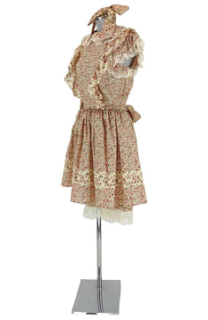 Noleggio Costume Donna Campagnola: Autenticità Rurale in Affitto