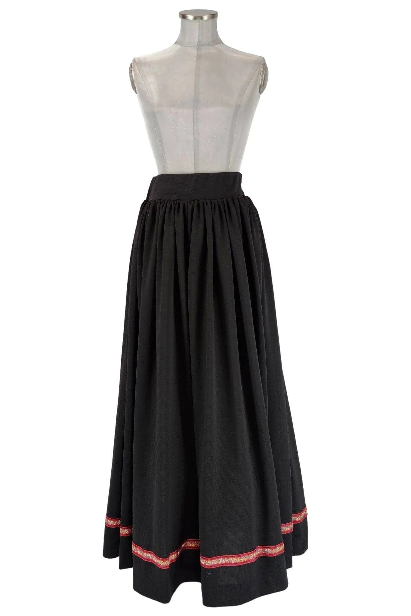 Noleggio Gonna Nera Lunga Donna - Eleganza Storica per Ogni Epoca