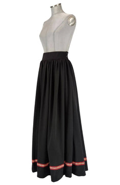 Noleggio Gonna Nera Lunga Donna - Eleganza Storica per Ogni Epoca