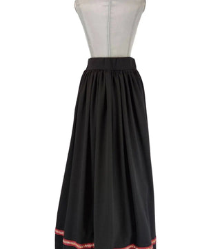 Noleggio Gonna Nera Lunga Donna - Eleganza Storica per Ogni Epoca
