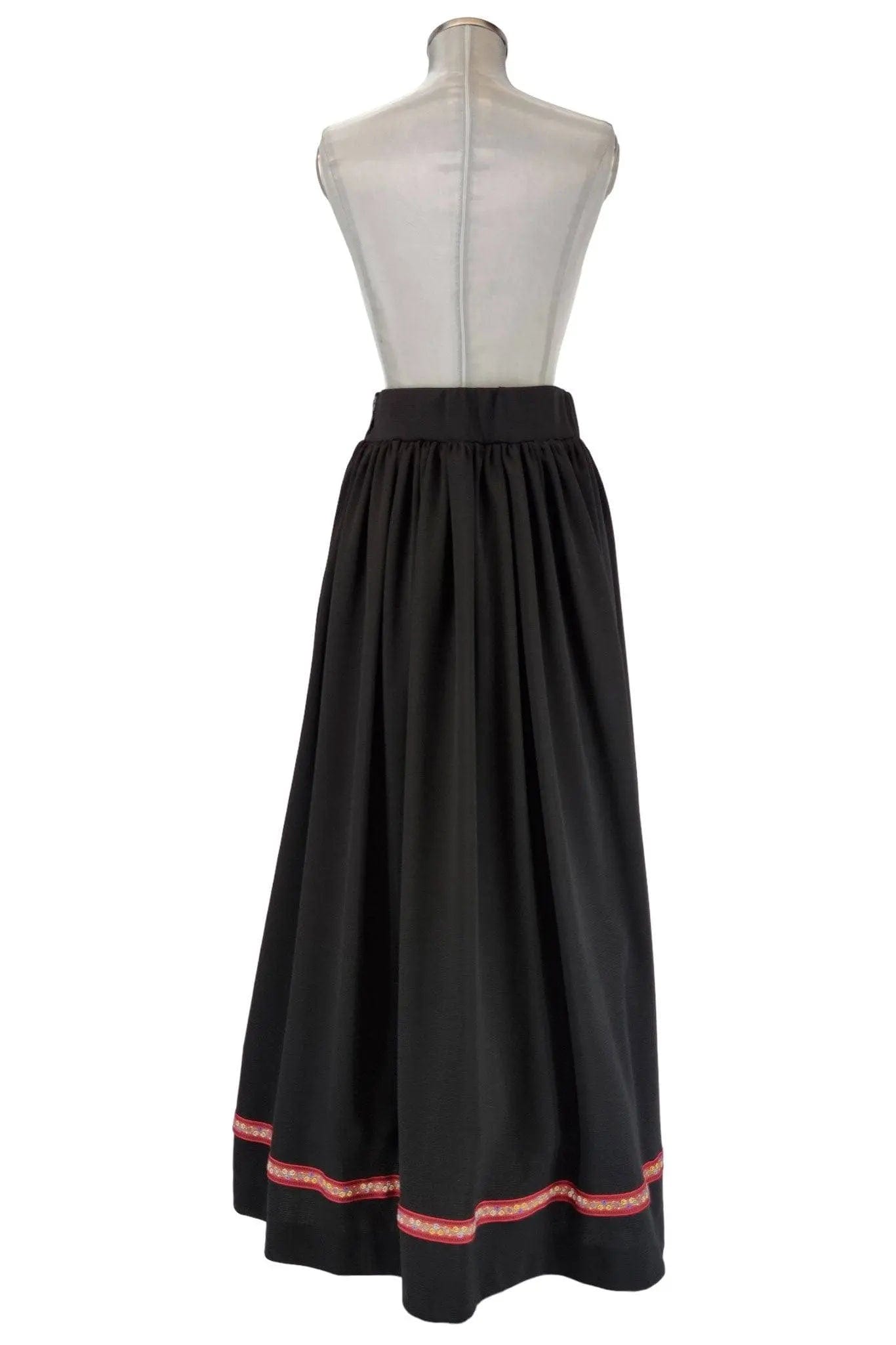 Noleggio Gonna Nera Lunga Donna - Eleganza Storica per Ogni Epoca