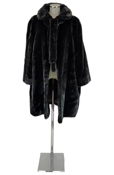 Noleggio Pelliccia Ecologica Nera Donna: Eleganza e Sostenibilità