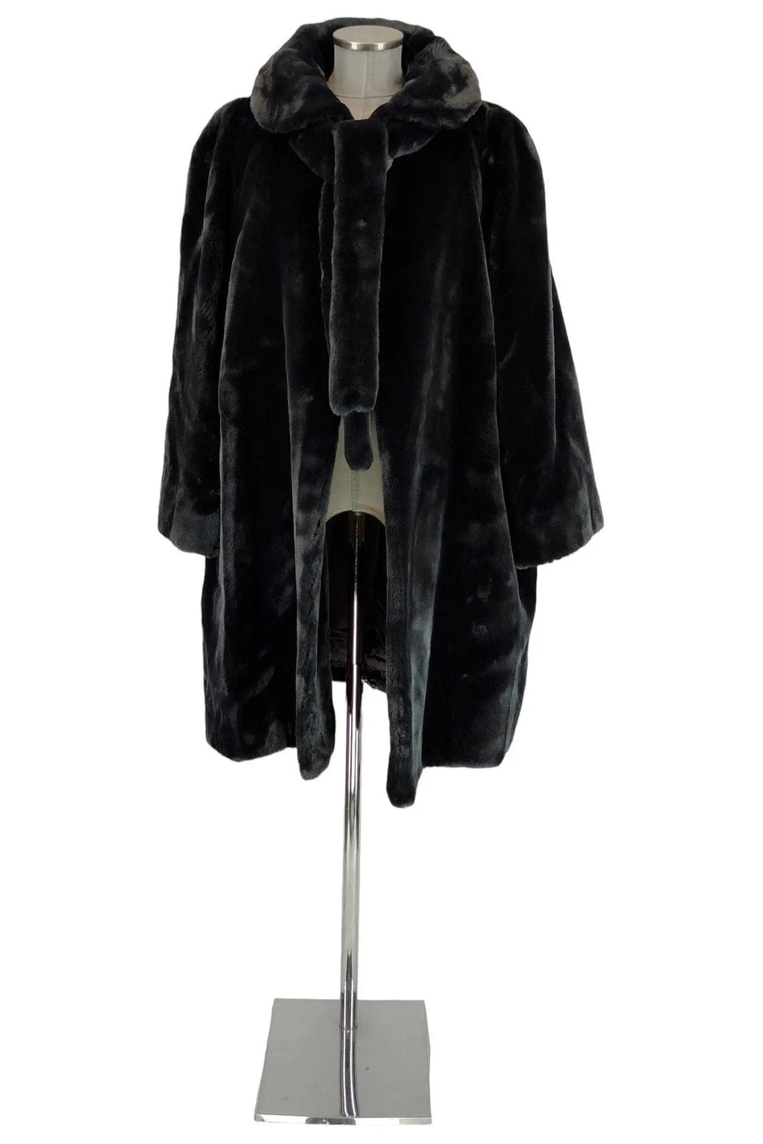 Noleggio Pelliccia Ecologica Nera Donna: Eleganza e Sostenibilità