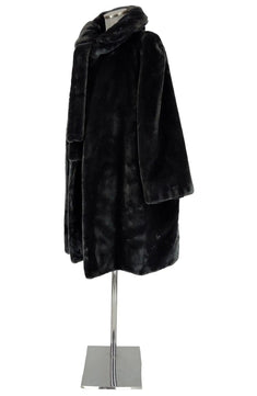 Noleggio Pelliccia Ecologica Nera Donna: Eleganza e Sostenibilità