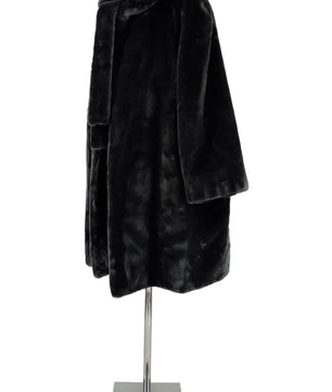 Noleggio Pelliccia Ecologica Nera Donna: Eleganza e Sostenibilità